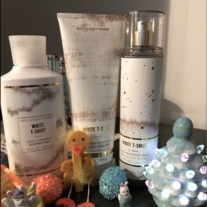 Bath and Body Works White T-Shirt Bundle